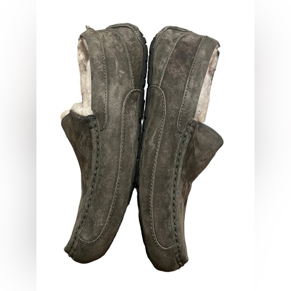 Ugg Ascot men’s leather shearling lined slipper - Picture 4 of 10